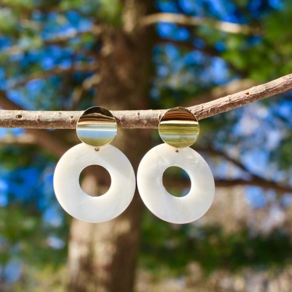 New White Circle Tortoise Shell Dangle Earrings - Picture 1 of 10